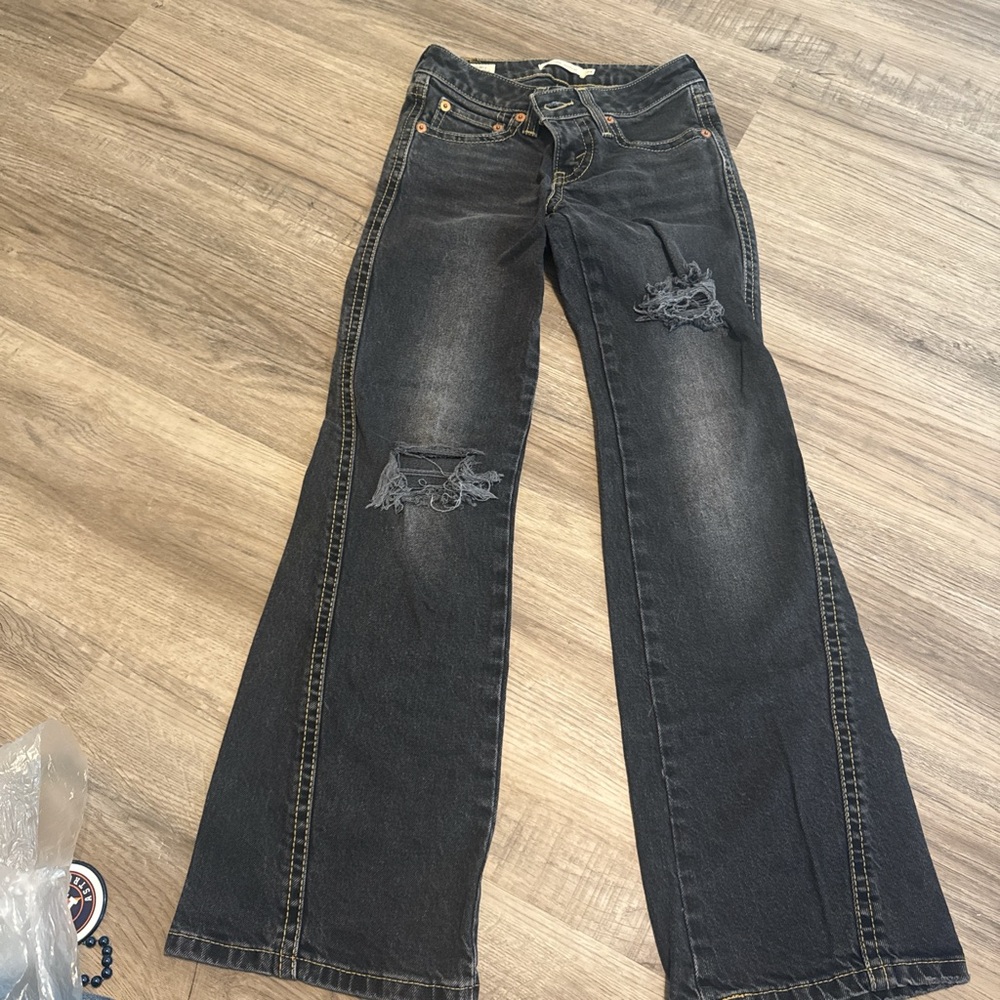 Distressed Black Women Levi ‘s Jeans NWOT